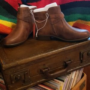 NWT YUU BECCA 7.5 WIDE BRUSH BROWN ANKLE BOOTS